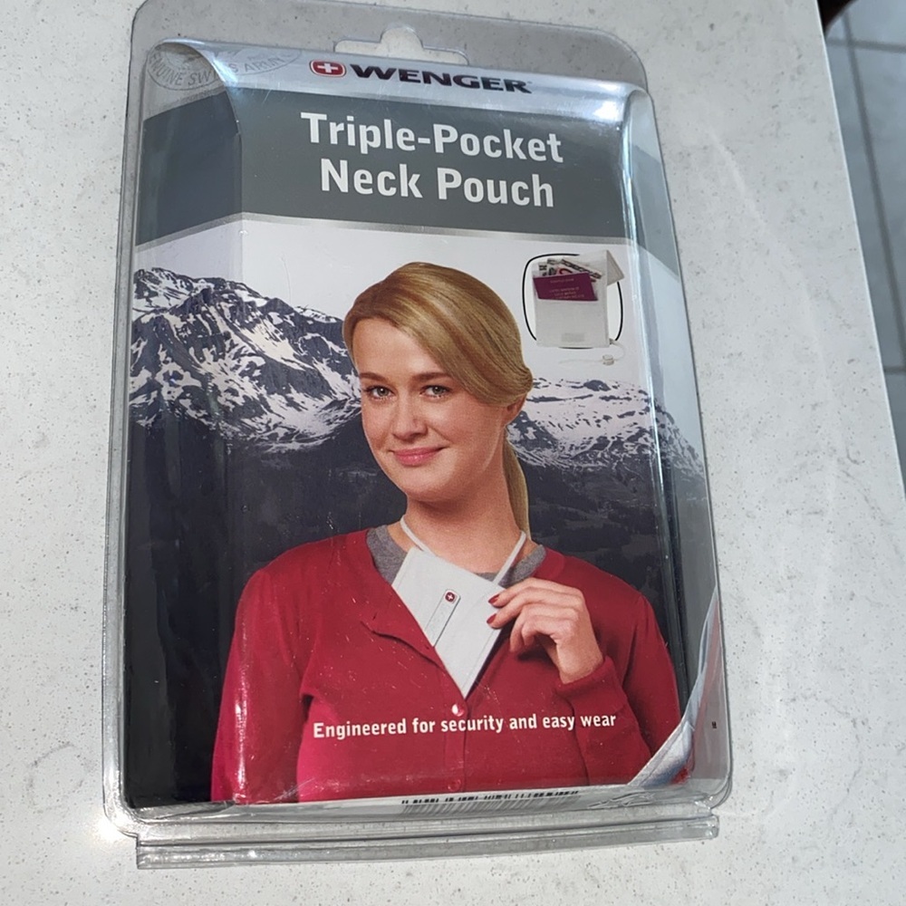 Wenger Travel Triple Pocket‎ Neck Pouch Security Wearable Accessory Cash Card